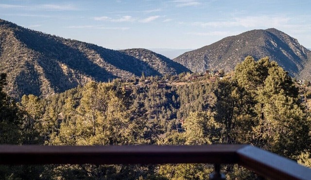 Cozy 2 Bedroom Cabin In Pine Mountain Club With Breathtaking View!