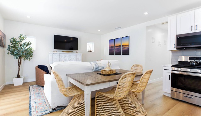Cozy 2-bedroom cottage near East Beach!