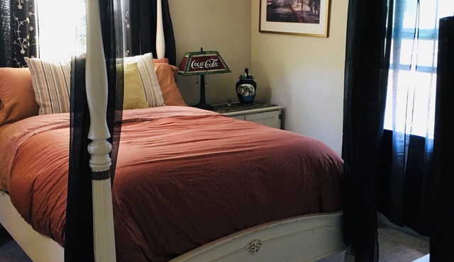 Cozy 2-bedroom house in charming San Rafael with AC, WiFi