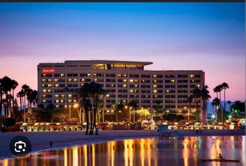 Cozy 2BR Apt Marina Del Rey with pool and hot tub