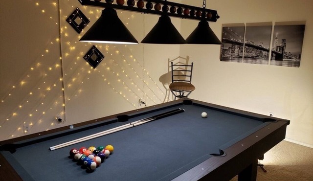 Cozy 4B w/Pool Table near Nike/Intel, Max Station