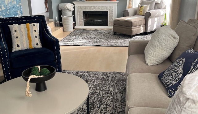 Cozy and comfortable 3-bedroom in-city retreat! Close to downtown and stadium!
