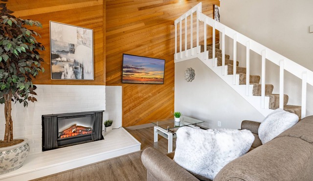 Cozy Birch Bay Summer Break w/Pool and Hot Tub 205