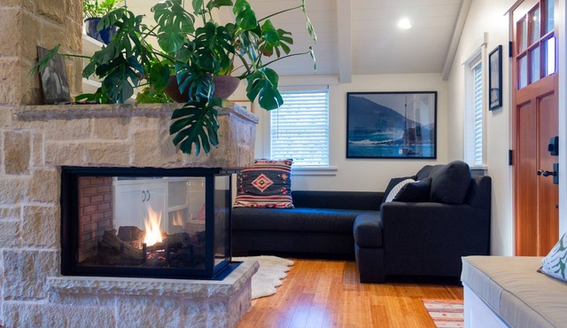 cozy bungalow 2 blocks to beach