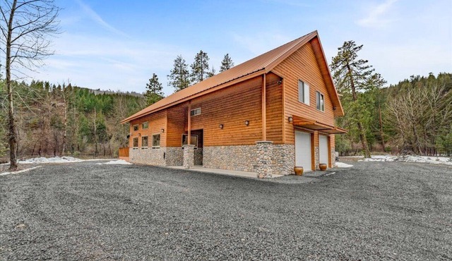 Cozy Chinook Cabin