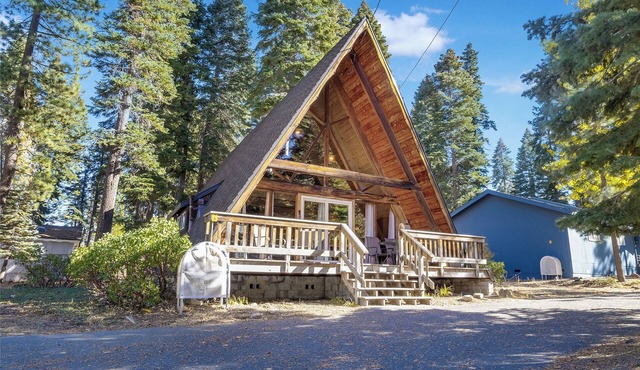 Cozy Classic A-Frame Cabin - 3 BR 1.5 Bath + Hot Tub + Loft