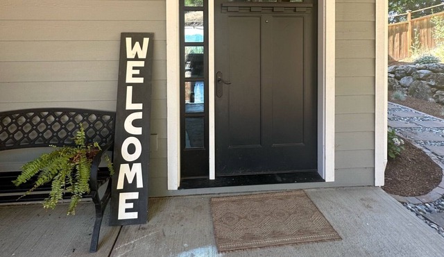 Cozy mountain home in the heart of White salmon