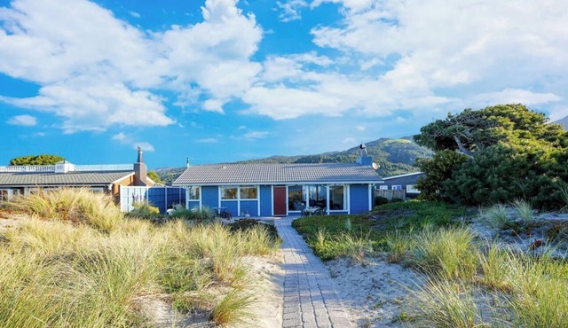 Cozy Oceanfront Getaway in Seadrift