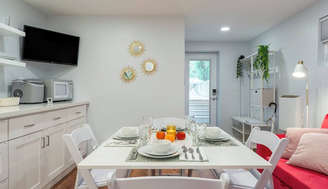 Cozy One Bedroom Apt - Arboretum/Montlake, UW, Husky Stadium, UWMC, Madison Park in Seattle