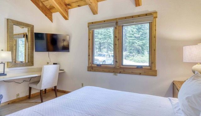 Cozy Studio at Granlibakken Tahoe Resort - Ski-In - Ski-Out with Pool, Spa & Minutes from Lake Tahoe