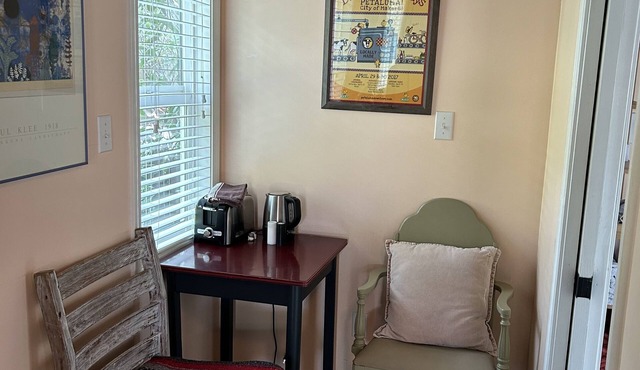 Cozy Studio Cottage in Old Downtown Petaluma