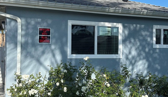 Cozy studio in marvelous Gardena with refreshing AC breeze