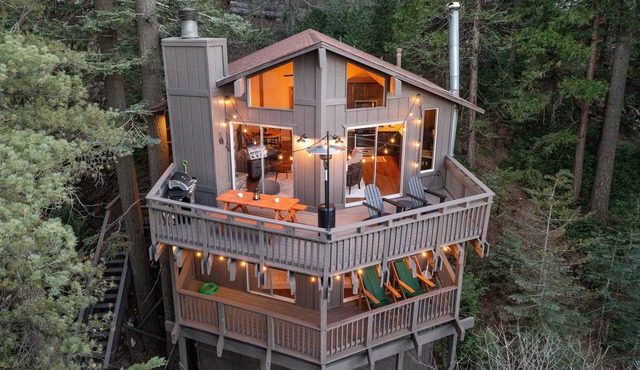 Cozy Treehouse with Lake View of Lake Arrowhead - 5 min from Village and Skypark