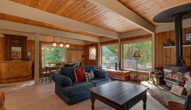 Cozy Wood Cabin By Tahoe Getaways - 3 BR w Hot Tub, Fireplace + Backs to Forest