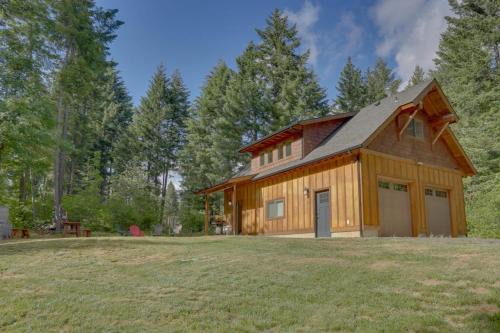 Cozy woodland cabin in a peaceful location with forested views