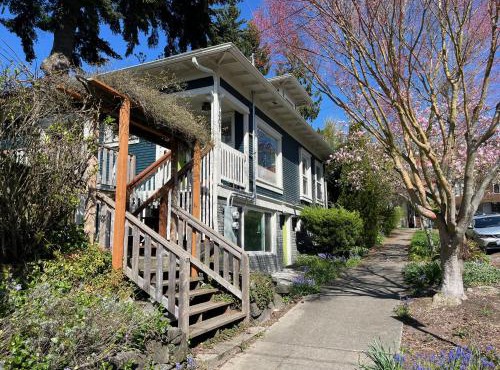 Craftsman Home Near Light Rail