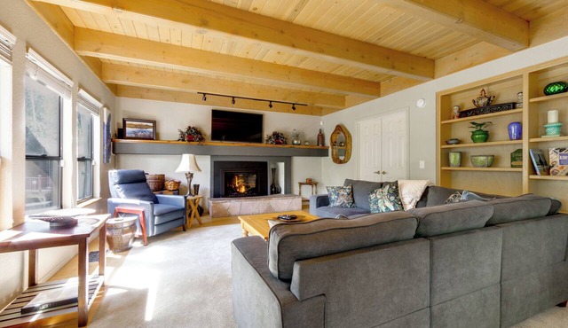 Creekside Hideaway in Auburn! 4BR Home w/Pool