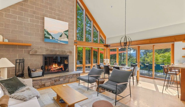 Curated art, luxe linens & indoor-outdoor fireplaces.