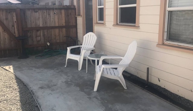 ☕️Cute, cool, central Eureka; pets ok; sleeps 6-8