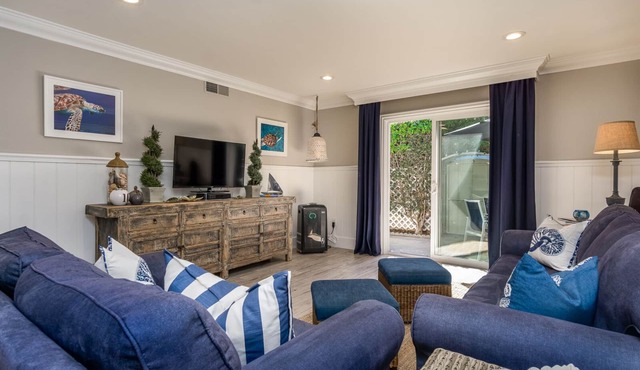 Darling Cottage Condo-1.5 Miles to Beach-18 Miles To Disneyland