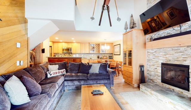 Deluxe, Remodeled Condo in a Quiet Location. Near Biking Trails & Lakes Basin