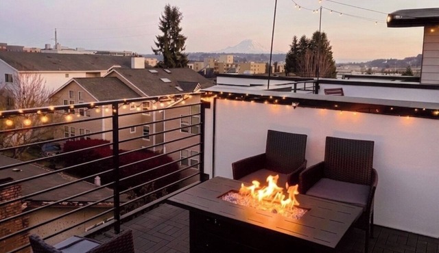 Designer Scandi Ballard Retreat | FREE Parking+AC