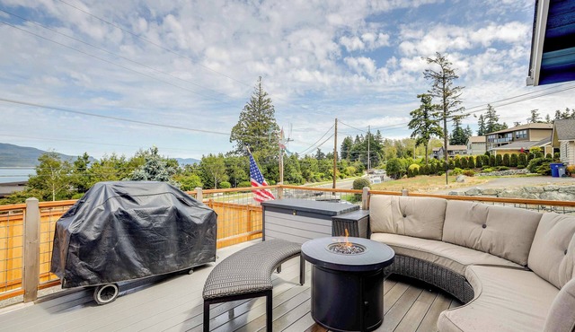 Dog-Friendly Anacortes Retreat w/Shared Hot Tub!