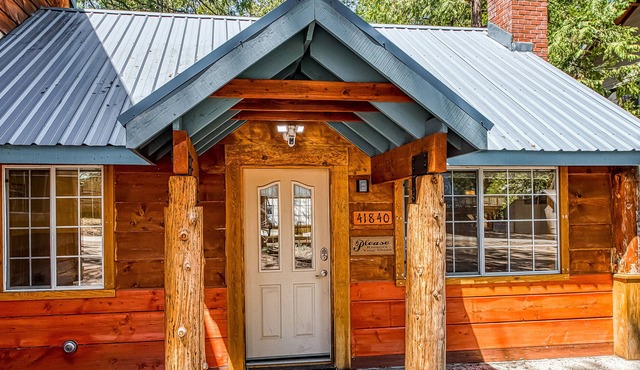 Dog-friendly home with covered deck, fireplace, washer/dryer, & ping-pong table