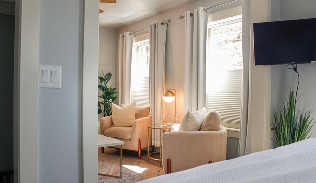 Douglas on Third Corner Suite-Adorable Apartment on 3rd St. McMinnville #14 in McMinnville