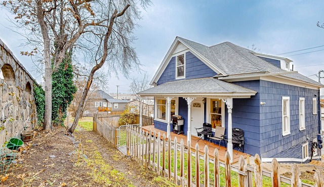 Downtown cottage with furnished porch, video games, central AC, & W/D