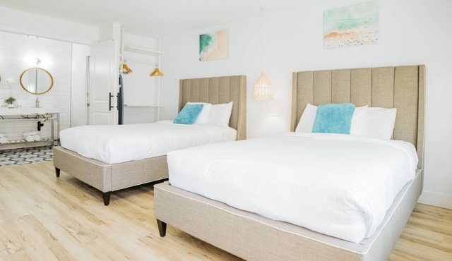 DQQ - Deluxe Double Room, 2 Queen Beds, Non Smoking