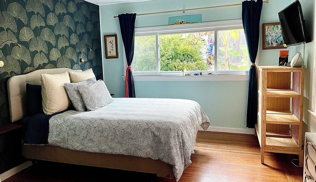 Elegant 2BR/2BA · AC · Walk to BART & Gourmet Ghetto