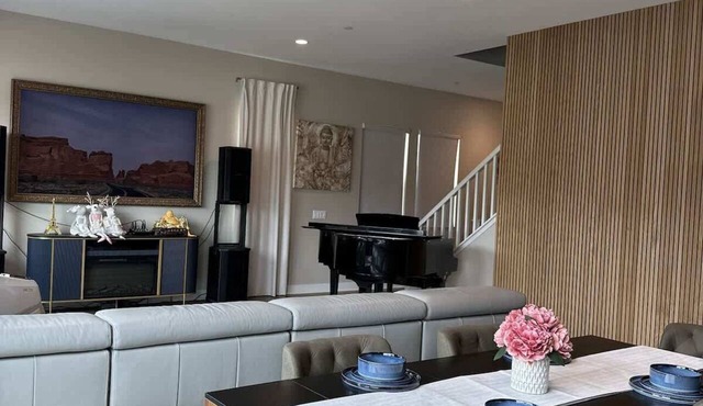 Elegant Open-Concept Retreat Near Disneyland & OC Dining