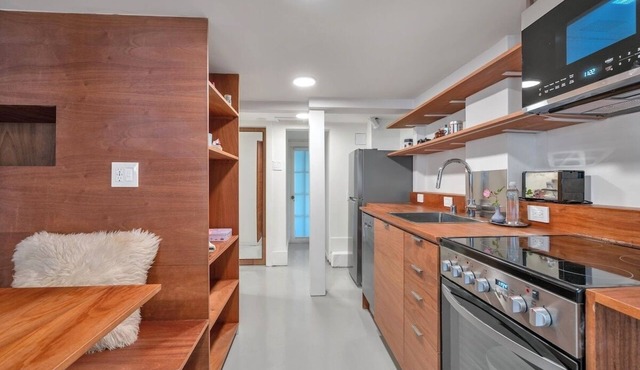 Elegant Pacific Heights Studio