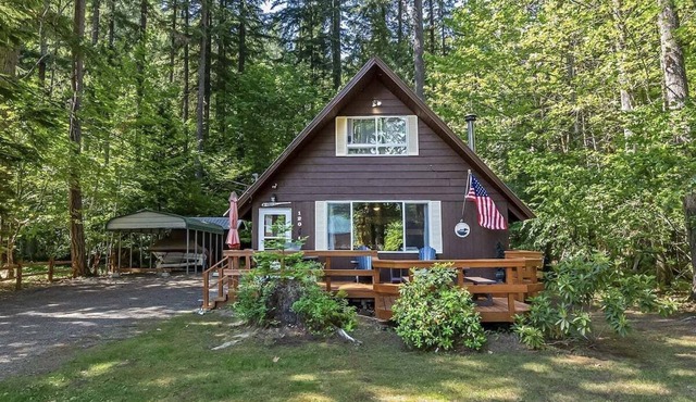 Elk Country Cabin | Wood Stove, BBQ, EV Charger