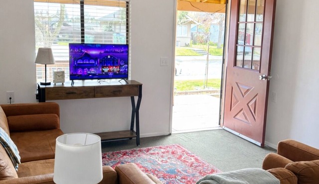 Entire 2BR Home Near Downtown & Lodi Lake