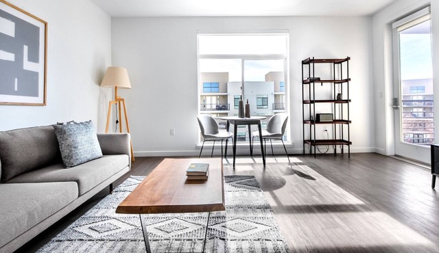 Equipped Campbell 1BR w/ Pool, Parking, walk to Groceries, by Blueground