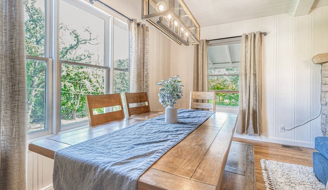 Expansive home in a park-like setting with a hot tub - near spas & wineries