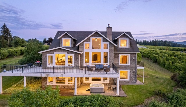 Extraordinary Private Country Chateau, Pet Friendly, Hot Tub, BBQ, Enormous Deck w/Mt. Adams Views