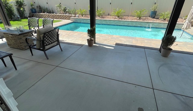 Fabulous 6-bedroom townhome with AC in sunny Indio