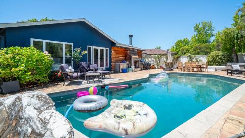 Family Friendly 3bed ,2bath Pool, Hot-tub, Cold Plunge, Sleeps 8