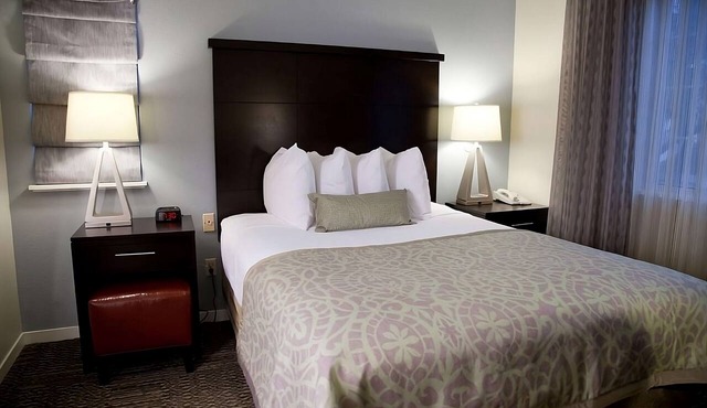 Family-friendly Accommodation! Pets Allowed, Onsite Parking, FREE Breakfast!
