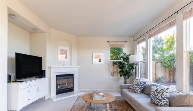 Fantastic 4BR House in Newark w/ Outdoor Area