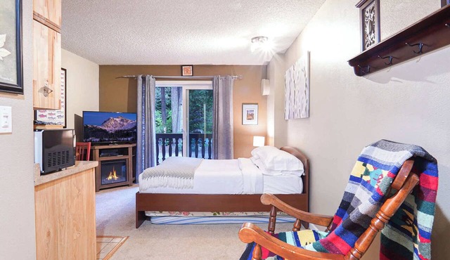 Fireside Suite, Simple Basecamp at Snowline Lodge