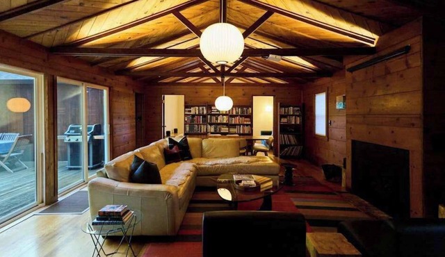 Forestville 3BR redwood cabin with gas fireplace, fire pit & deck
