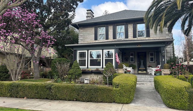 Friedberger Manor - Enjoy Downtown Elegance - 3b/2.5ba - July Promotion!