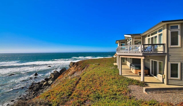Front Row Seats~Dillon Beach & Pacific Horizon! HotTub/Solar/WiFi~Sea Glass
