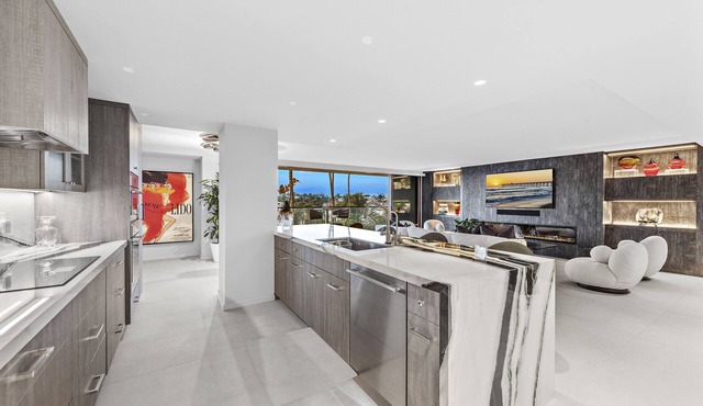 Fully Furnished Executive Condo-Ocean Views, steps to Lido Village and the beach