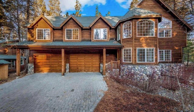 Fully Remodeled Tahoe Retreat with Game Room and Hot Tub
