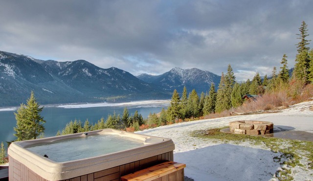 Game Room & Mtn Views: Large Cle Elum Lake House